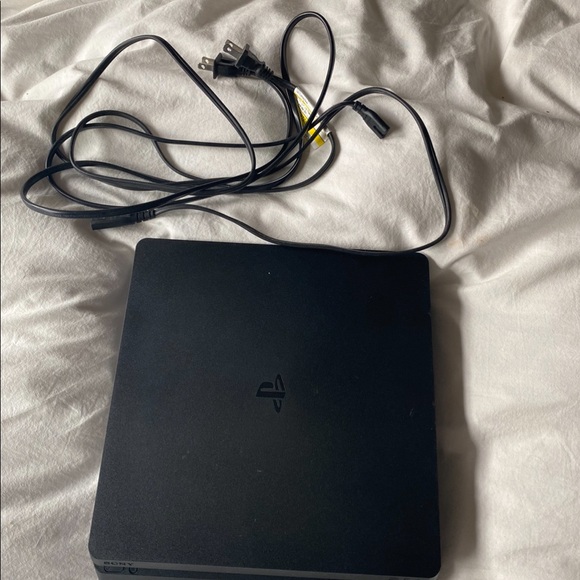 PS4 - Picture 2 of 13